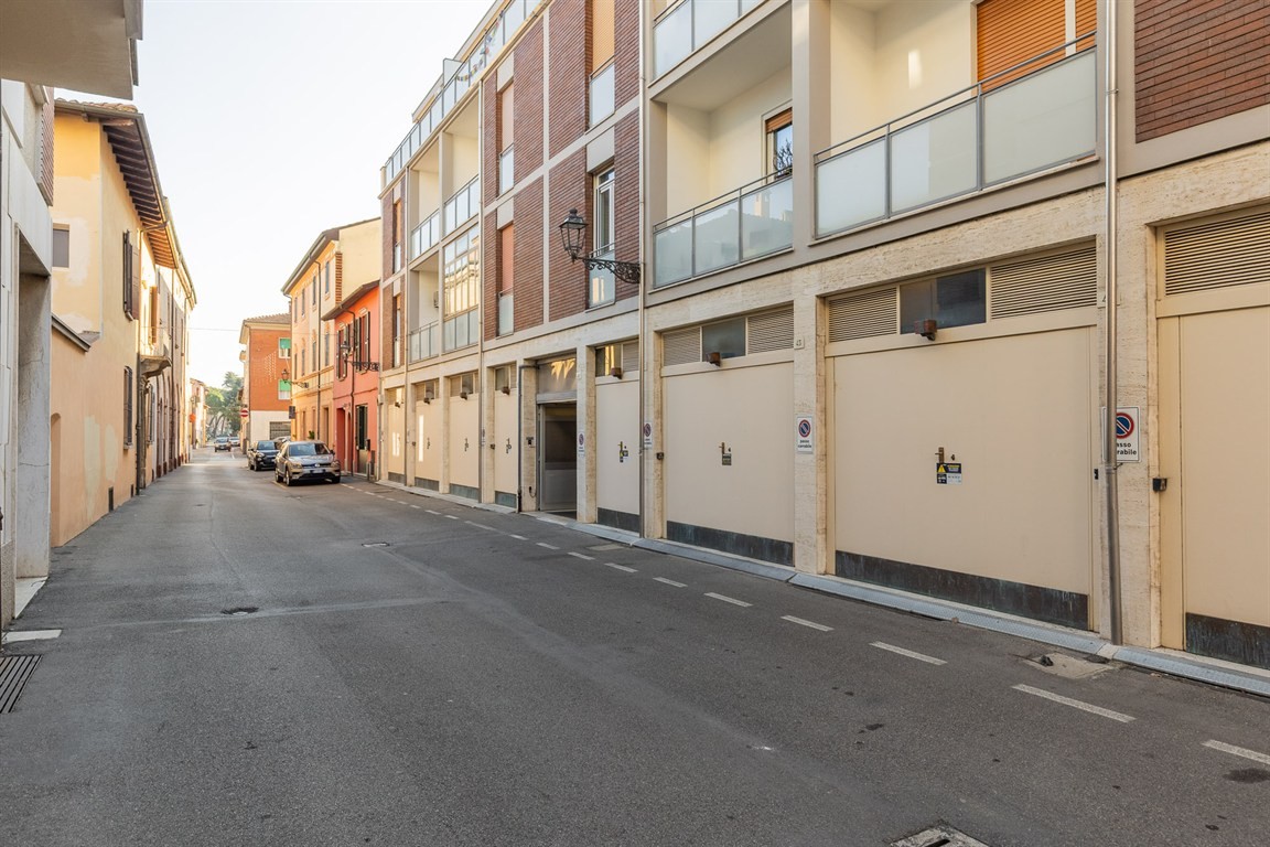 IMOLA - CENTRO STORICO: SPAZIO E FUNZIONALITA' A PORTATA DI MANO