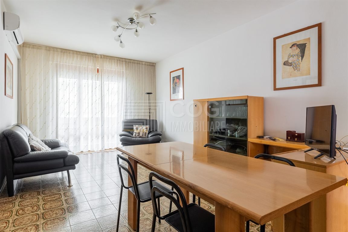 AMPIO APPARTAMENTO LUMINOSO CON TERRAZZO ABITABILE E DOPPIO GARAGE