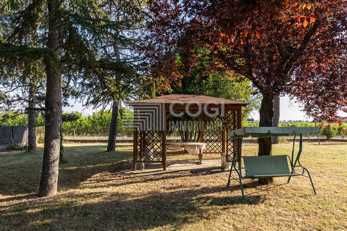 Porzione di casa immersa nella quiete della campagna