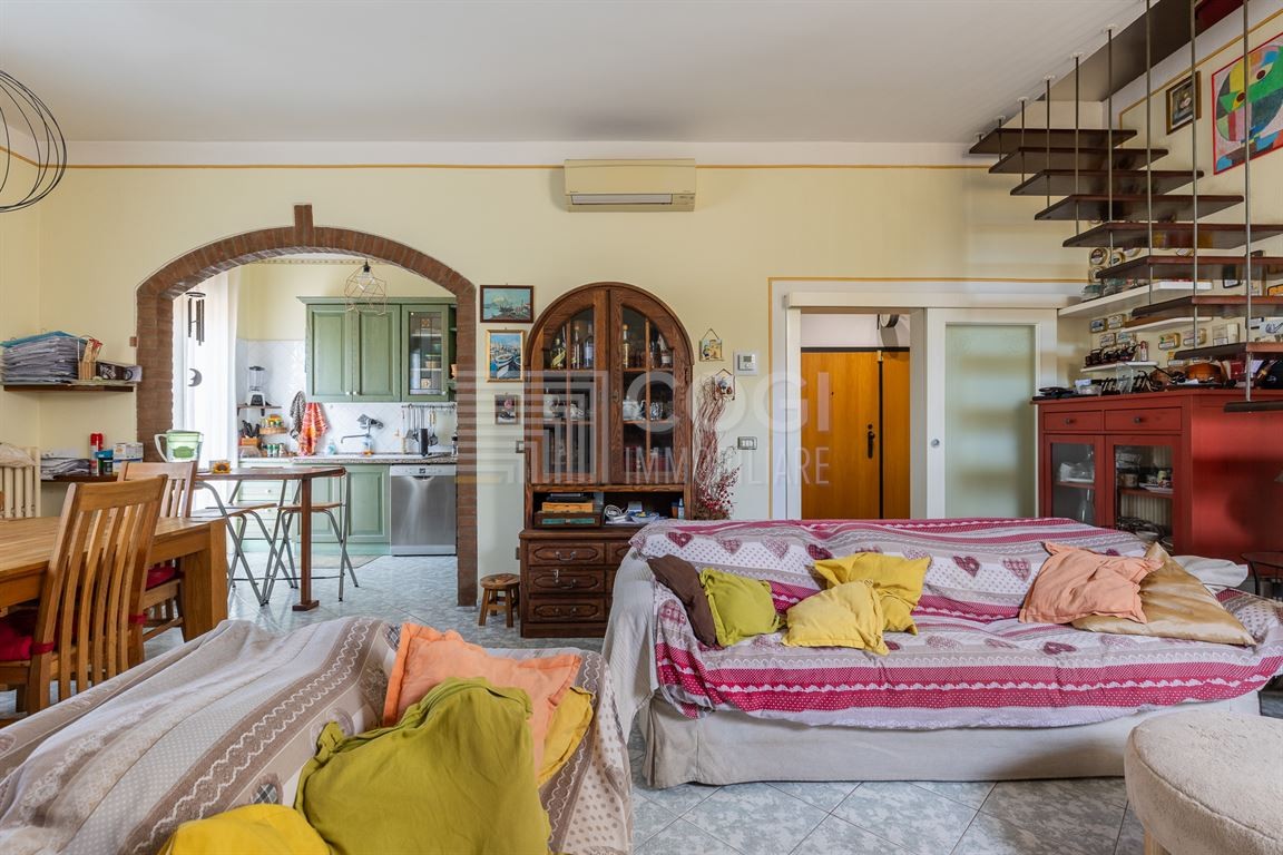 IMOLA - APPARTAMENTO CON TERRAZZO PANORAMICO SUI TETTI DELLA CITTA'