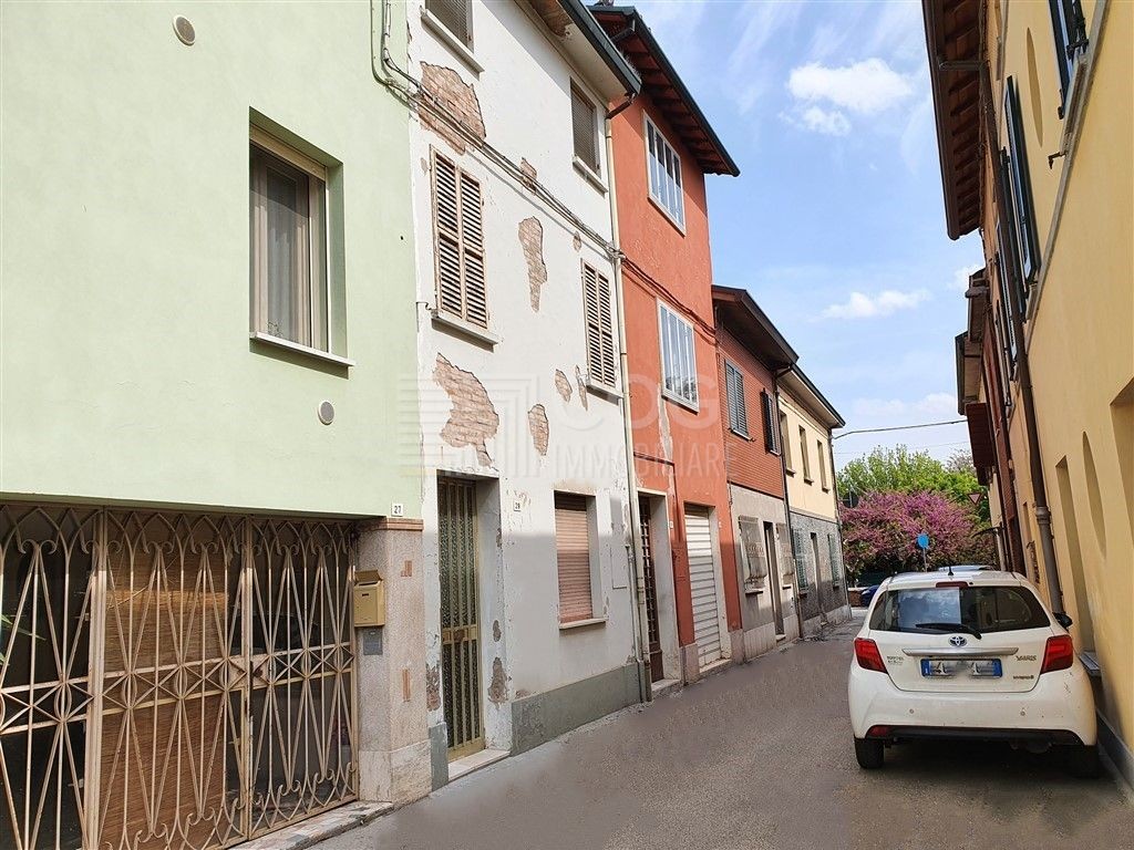 CASA INDIPENDENTE TERRA/CIELO CON CORTILETTO INTERNO E TERRAZZA VISTA TETTI