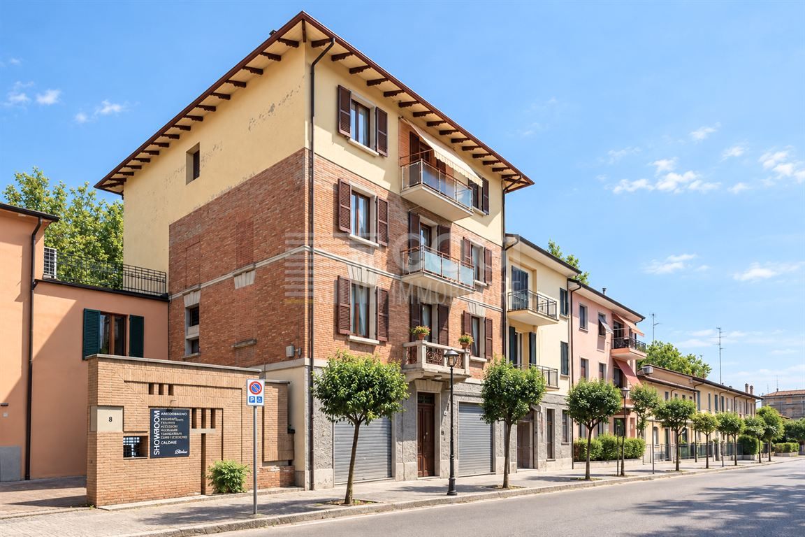 IMOLA - AMPIO APPARTAMENTO DA RISTRUTTURARE NEL CUORE DELLA CITTA'