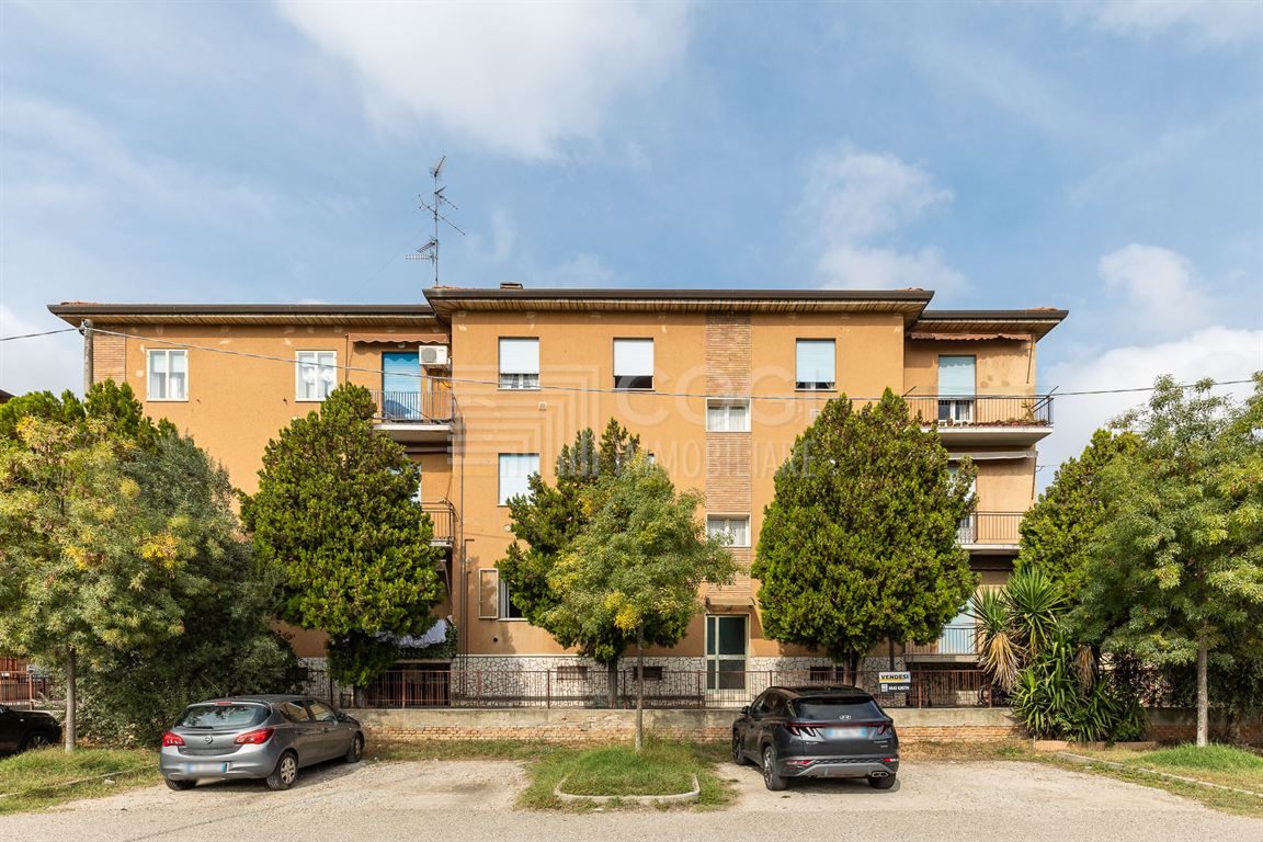 IMOLA – APPARTAMENTO LIBERO SUBITO, COMODO AL CENTRO CON GARAGE E CANTINA