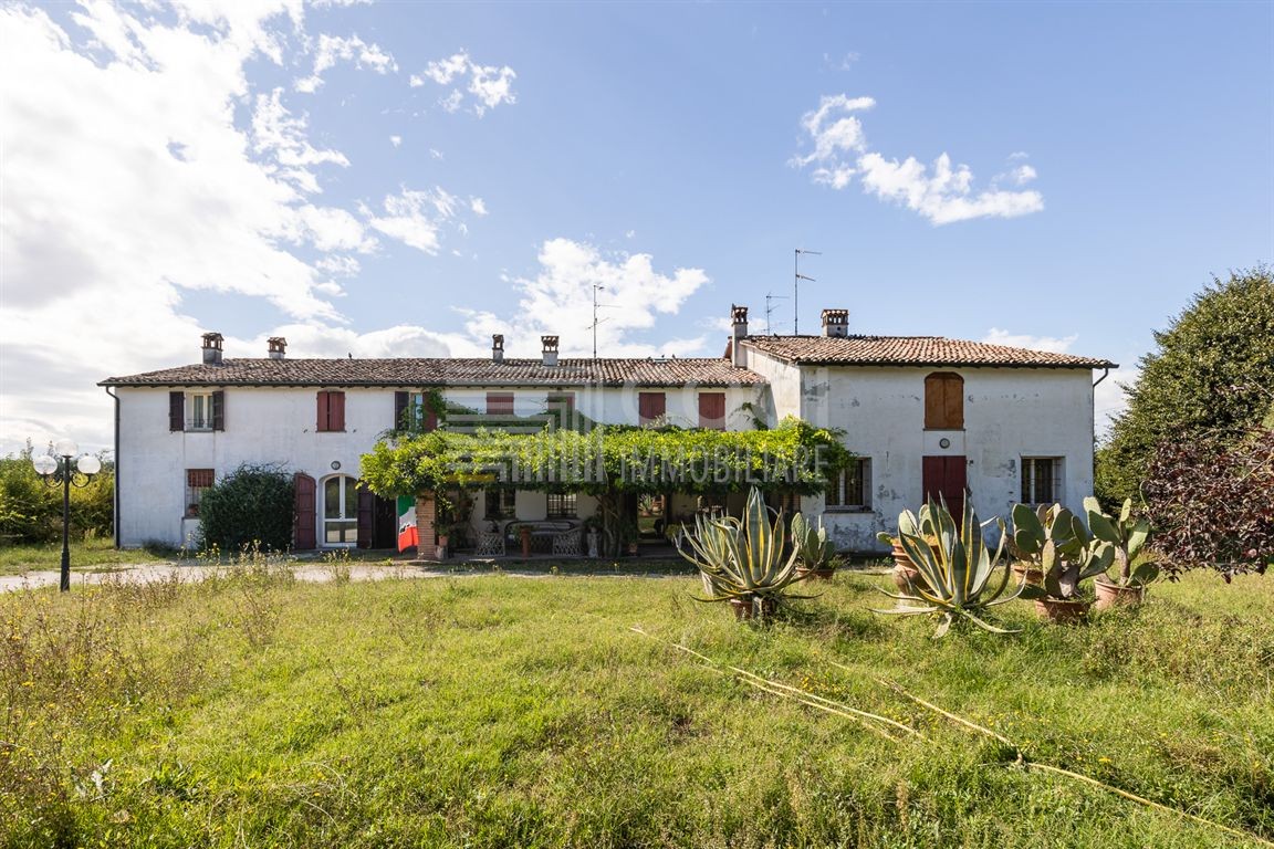 Il fascino autentico della campagna a Solarolo.