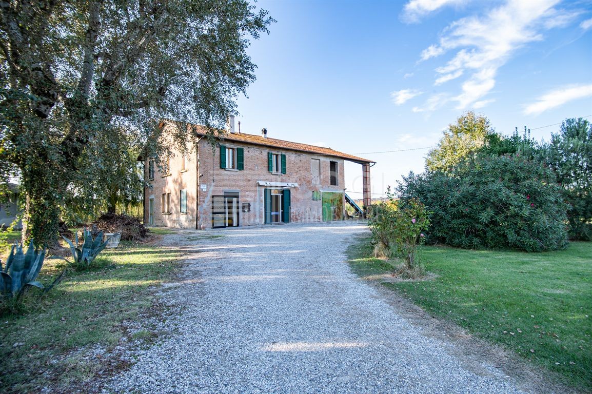 Incredibile Opportunità: Casa Indipendente nella Prima Campagna di Imola!