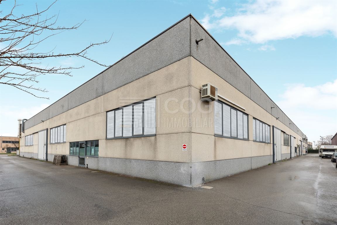 IMOLA - CAPANNONE IN POSIZIONE STRATEGICA